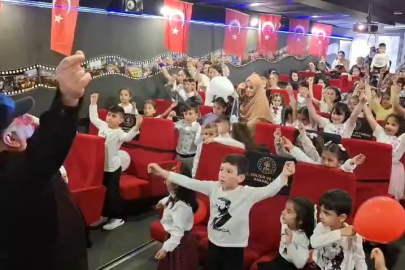 Tunceli’de öğrenciler Gezen Sinema ile doyasıya eğlendi