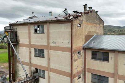 Tunceli’nin tek un fabrikası, fırtınadan ciddi zarar gördü