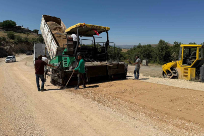 Tunceli’de grup köy yollarında sıcak asfalt çalışması başladı