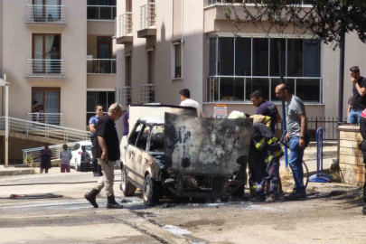 Bakkala gitmek için indi, aracı alevlere teslim oldu