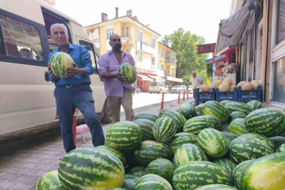 Çemişgezek’te ‘Hıdıroz’ karpuzu tezgahlardaki yerini aldı
