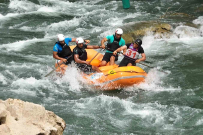 Tunceli’de Rafting Türkiye Şampiyonası Süper Kupa Yarışları heyecanı yaşandı
