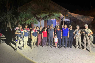 Ayılar nedeniyle mahsur kalan 6 kişilik aile kurtarıldı