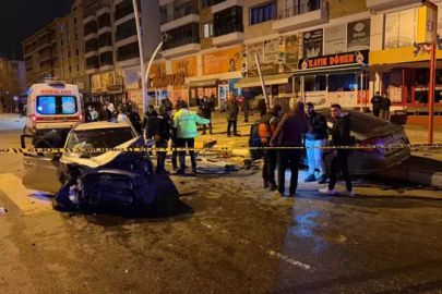 Tunceli’de iki otomobil kafa kafaya çarpıştı: 4 yaralı