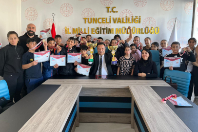 Tunceli Hürriyet Ortaokulu Hentbolda Türkiye Yarı Finallerine Yükseldi