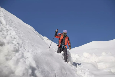 Tunceli'de Dağcılar Zirveye Tırmanıyor