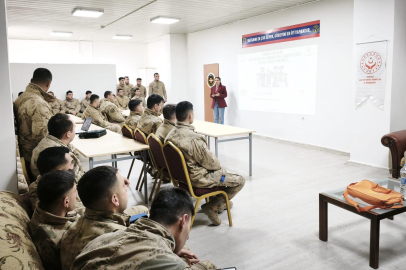 Tunceli’de Mehmetçiğe "Evlilik Öncesi Eğitim" Semineri
