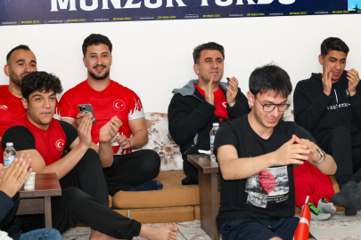 Munzur’da Milli Zafer Coşkusu: Vali Aygöl ve Gençler Dünya Kupası Biletini Meşalelerle Kutladı!