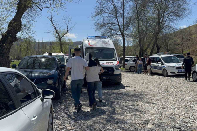 Tunceli’de boğulma tehlikesi geçiren genç kızı vatandaşlar kurtardı