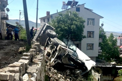 İş makinesi devrildi