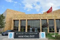 Munzur Üniversitesi'nden "Tiyatro Oyunu" Açıklaması: İdari Soruşturma Başlatıldı