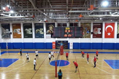Tunceli’de Ahilik Haftası’nda protokol ve esnaflar voleybol sahasında buluştu